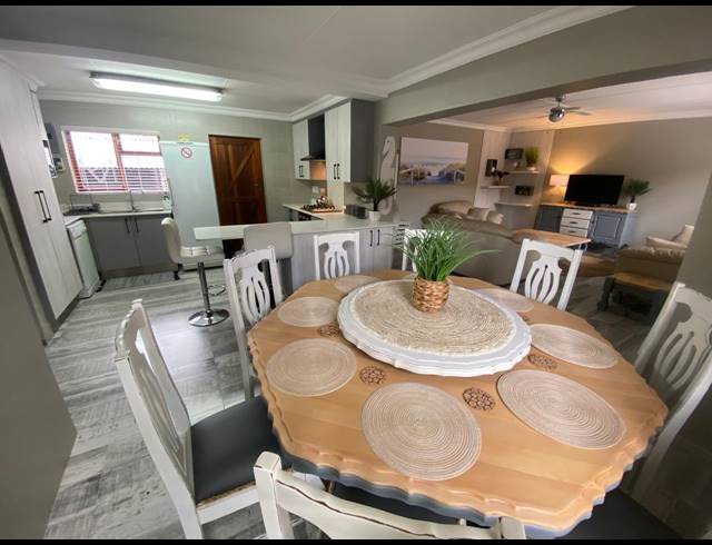 7 BEDROOM HOUSE FOR SALE IN HARTENBOS CENTRAL